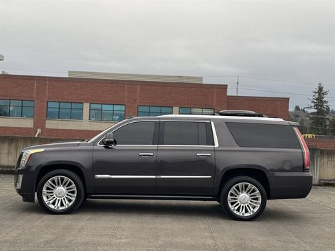 Used 2016 Cadillac Escalade ESV Platinum image 2
