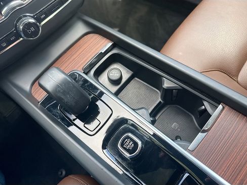 Used 2023 Volvo XC60 B5 Plus w/ Protection Package Premier image 18