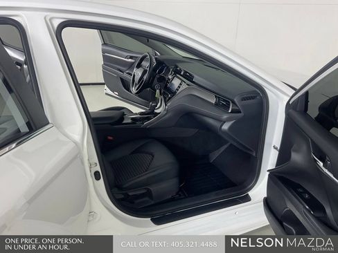 Used 2019 Toyota Camry SE FWD image 15