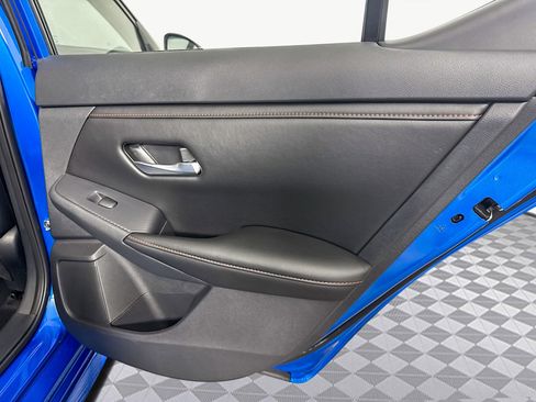 Used 2025 Nissan Sentra SR w/ SR Premium Package image 28