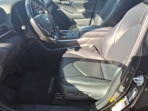 Used 2021 Toyota Highlander XLE image 10