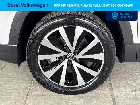 Certified 2022 Volkswagen Taos SE w/ IQ.Drive SE Package image 11