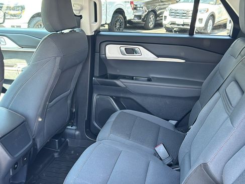Used 2025 Ford Explorer Active AWD/4WD image 29