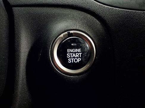 Used 2015 Hyundai Genesis 3.8 image 5