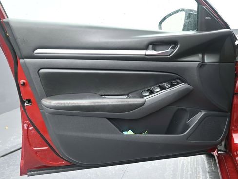 Used 2024 Nissan Altima 2.5 SR w/ SR Premium Package image 18