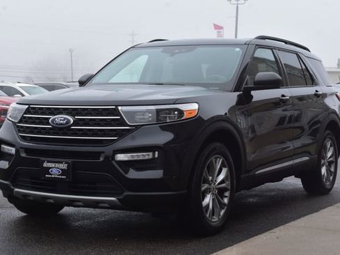 Used 2023 Ford Explorer XLT image 9