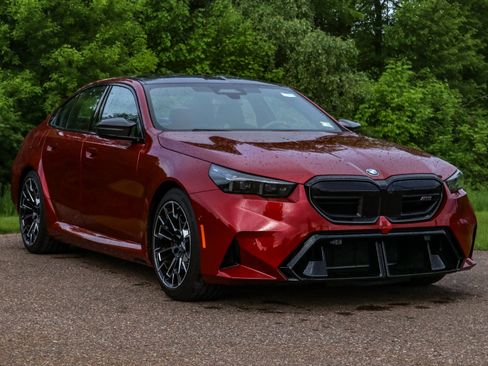 New 2025 BMW M5 Base w/ Carbon Package image 1