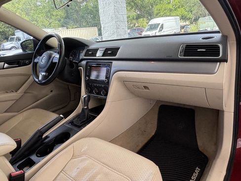 Used 2015 Volkswagen Passat 1.8T Limited Edition image 29