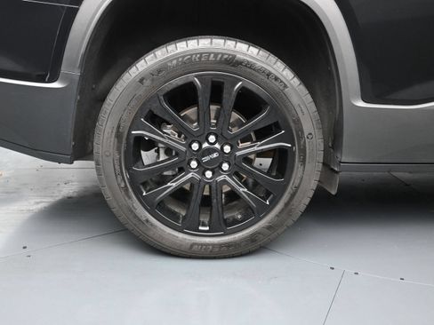 Used 2023 GMC Acadia SLE w/ Driver Convenience Package FWD image 9
