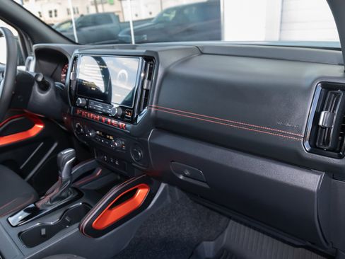 Used 2025 Nissan Frontier PRO-4X image 20
