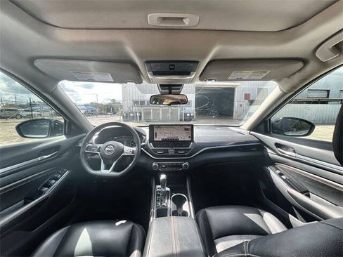 Used 2023 Nissan Altima 2.5 SR w/ SR Premium Package FWD image 18