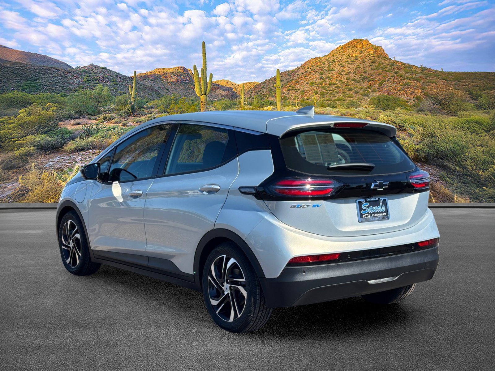 Used 2023 Chevrolet Bolt LT w/ Infotainment Package FWD image 6