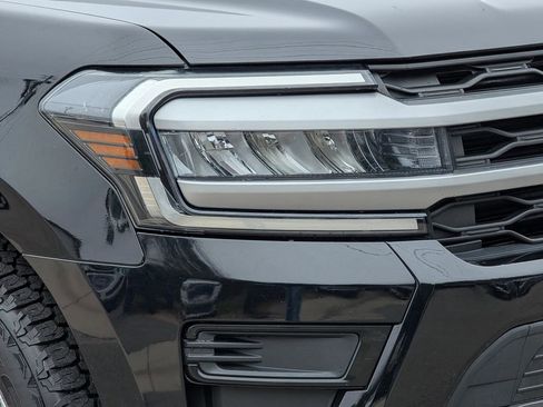 Used 2022 Ford Expedition XLT image 9