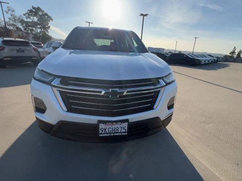 Used 2023 Chevrolet Traverse LT image 3