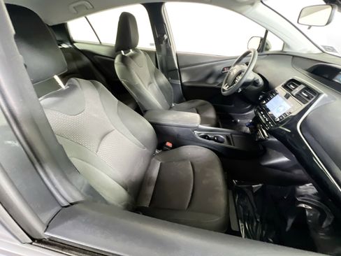 Used 2020 Toyota Prius LE image 25