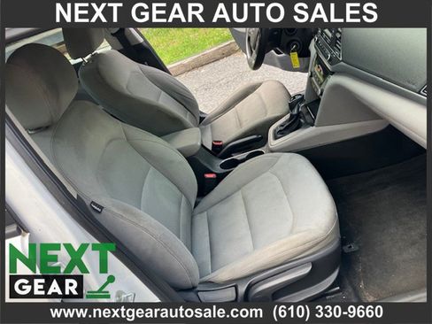 Used 2017 Hyundai Elantra SE FWD image 9