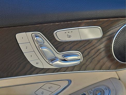 Used 2019 Mercedes-Benz GLC 300 w/ Premium Package image 22