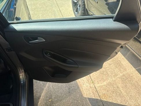 Used 2014 Ford Focus SE FWD image 22