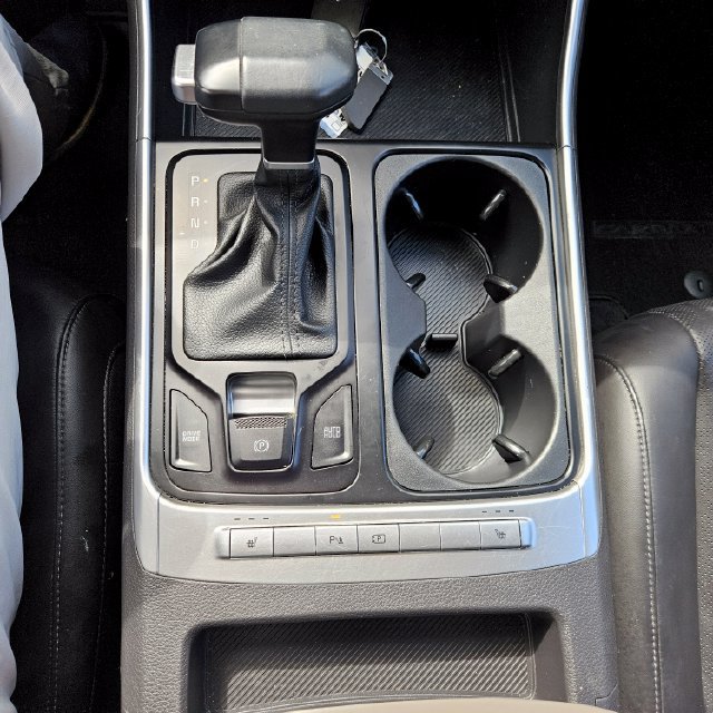 Used 2025 Kia Carnival FWD image 30