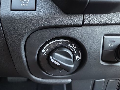 Used 2025 Nissan Frontier PRO-4X image 21