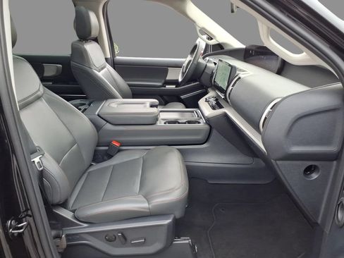Used 2025 Ford Expedition Active AWD/4WD image 13
