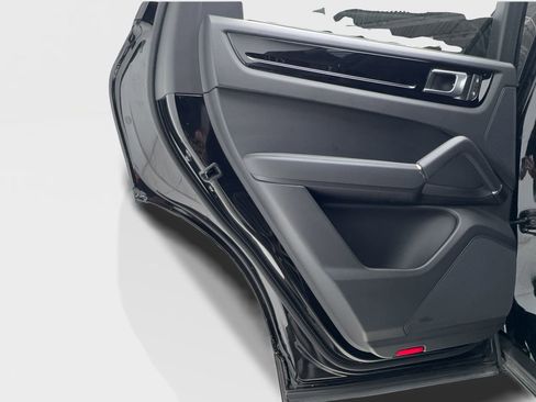 Used 2023 Porsche Cayenne image 45