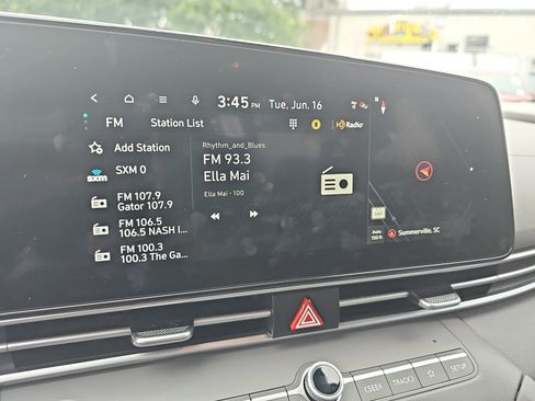 Used 2023 Hyundai Elantra SEL w/ Convenience Package FWD image 24