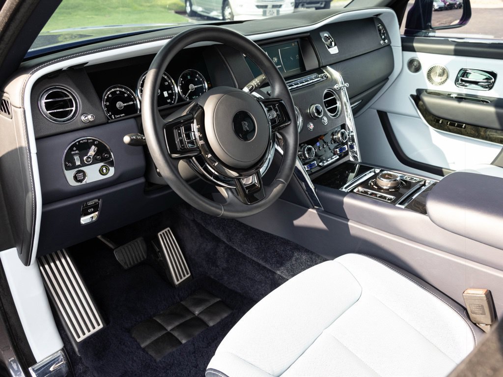 Used 2022 Rolls-Royce Cullinan w/ Cullinan Package AWD/4WD image 27