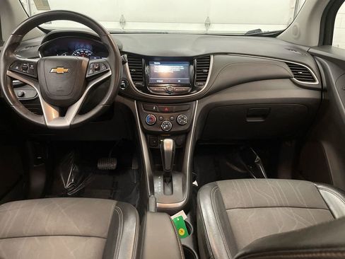 Used 2019 Chevrolet Trax LT w/ LT Convenience Package AWD/4WD image 13