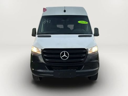Used 2019 Mercedes-Benz Sprinter 2500 image 12