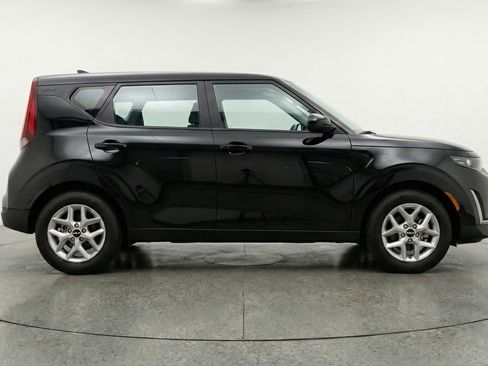 Used 2025 Kia Soul LX w/ LX Technology Package image 11