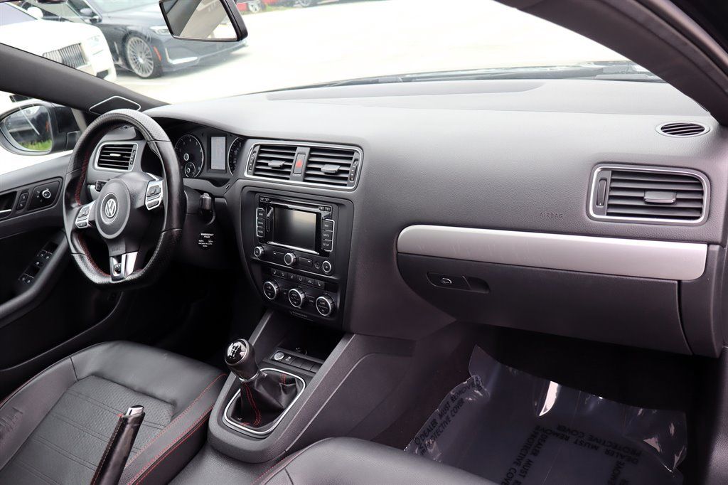Used 2013 Volkswagen Jetta GLI Autobahn FWD image 19