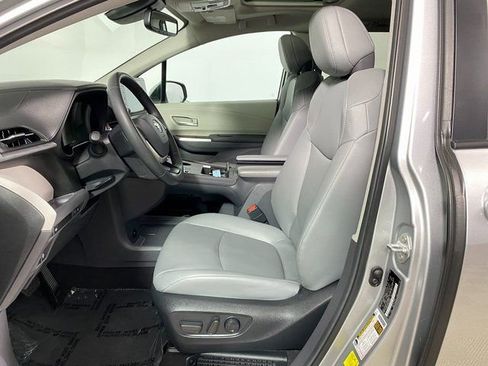Used 2024 Toyota Sienna XLE image 12