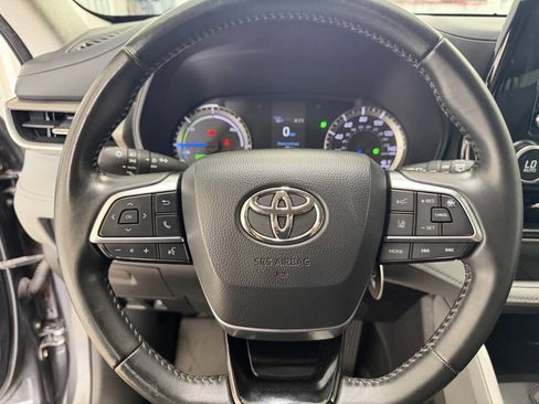Used 2021 Toyota Highlander LE AWD/4WD image 18