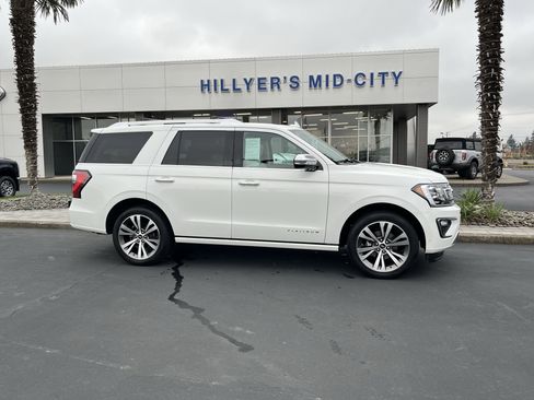 Used 2021 Ford Expedition Platinum image 2