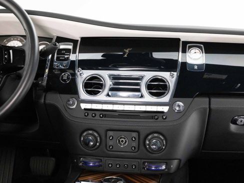 Used 2015 Rolls-Royce Wraith image 16