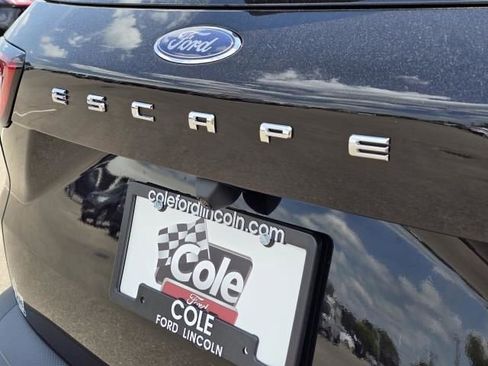 New 2024 Ford Escape SE image 9
