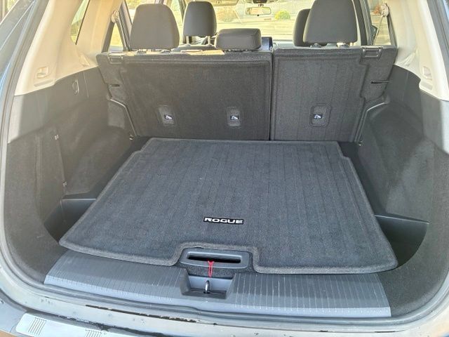 Certified 2022 Nissan Rogue SV FWD image 18