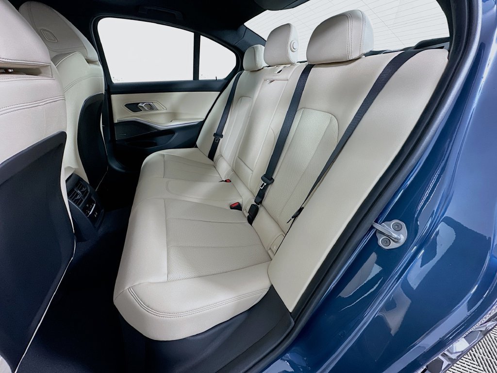 Used 2026 BMW 330i Sedan w/ Premium Package RWD image 17