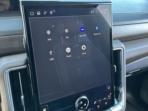 Used 2025 GMC Yukon Denali Ultimate image 13