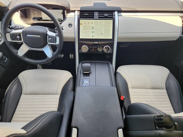 Used 2025 Land Rover Discovery Dynamic SE AWD/4WD image 21