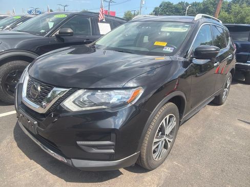 Used 2019 Nissan Rogue SV w/ Premium Package AWD/4WD image 2
