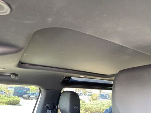 Used 2024 Land Rover Defender 90 S image 6