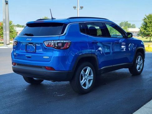 Used 2023 Jeep Compass Latitude w/ Convenience Group AWD/4WD image 3