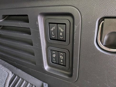 Used 2024 Chevrolet Traverse RS image 13