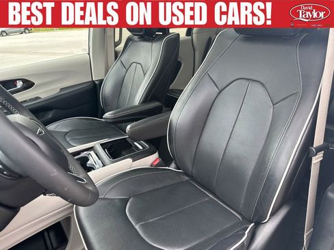 Used 2023 Chrysler Pacifica Limited w/ Uconnect Theater Family Group AWD/4WD image 11