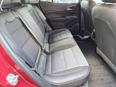 Used 2025 Chevrolet Trax LT w/ LT Convenience Package FWD image 27