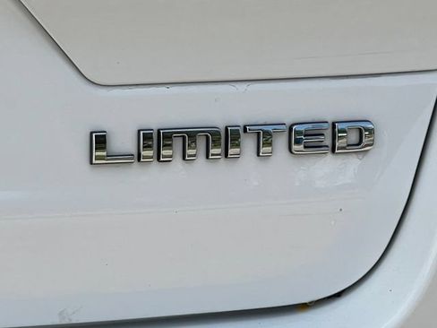 Used 2023 Jeep Grand Cherokee Limited AWD/4WD image 8