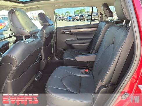 Used 2021 Toyota Highlander Platinum AWD/4WD image 25