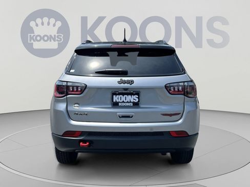 Used 2022 Jeep Compass Trailhawk w/ Trailhawk Convenience Group AWD/4WD image 5